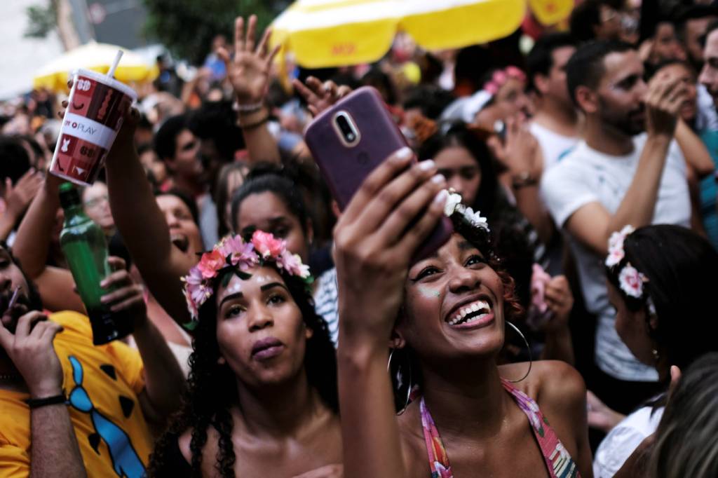 Carnaval é feriado? Confira se trabalhar 2ª ou 3ª feira rende hora extra