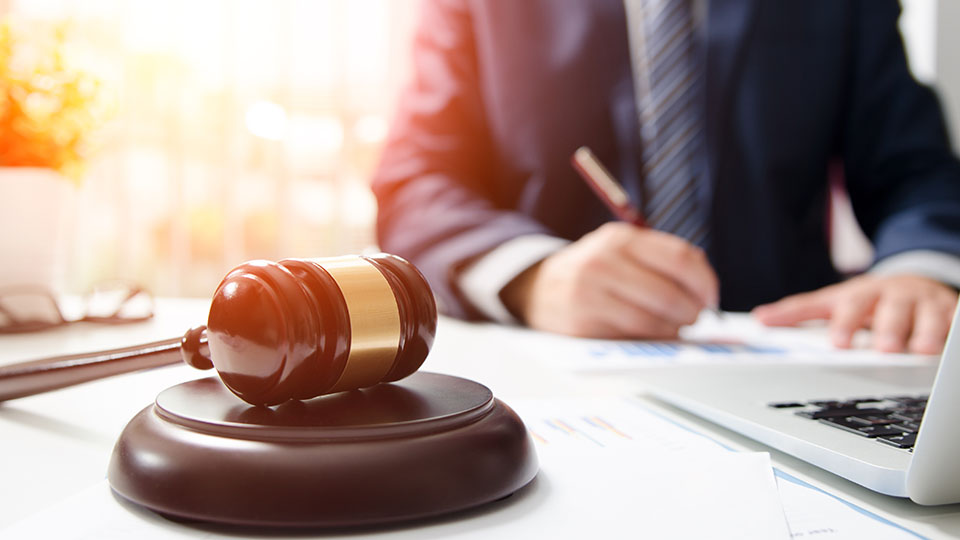 É possível ter salário e jornada cortados por regras diferentes da MP 936?