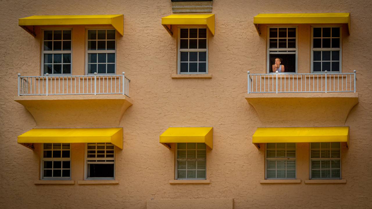 mulher na janela