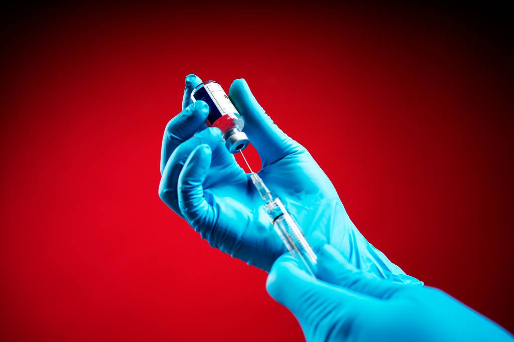 Vacinas em teste dão uma força à Gol e à Azul