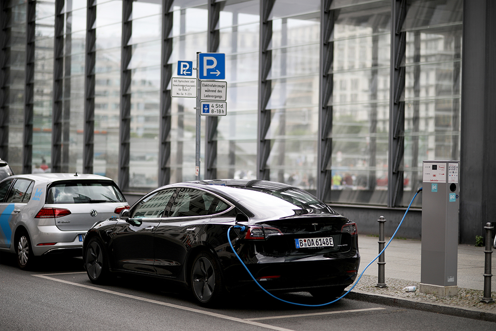 Tesla deve perder sua galinha dos ovos de ouro. E a queda nas ações da montadora se intensifica