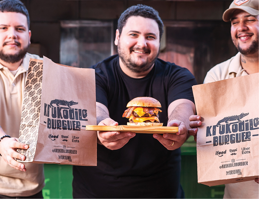 Lanchonete faz sucesso com hambúrguer de jacaré