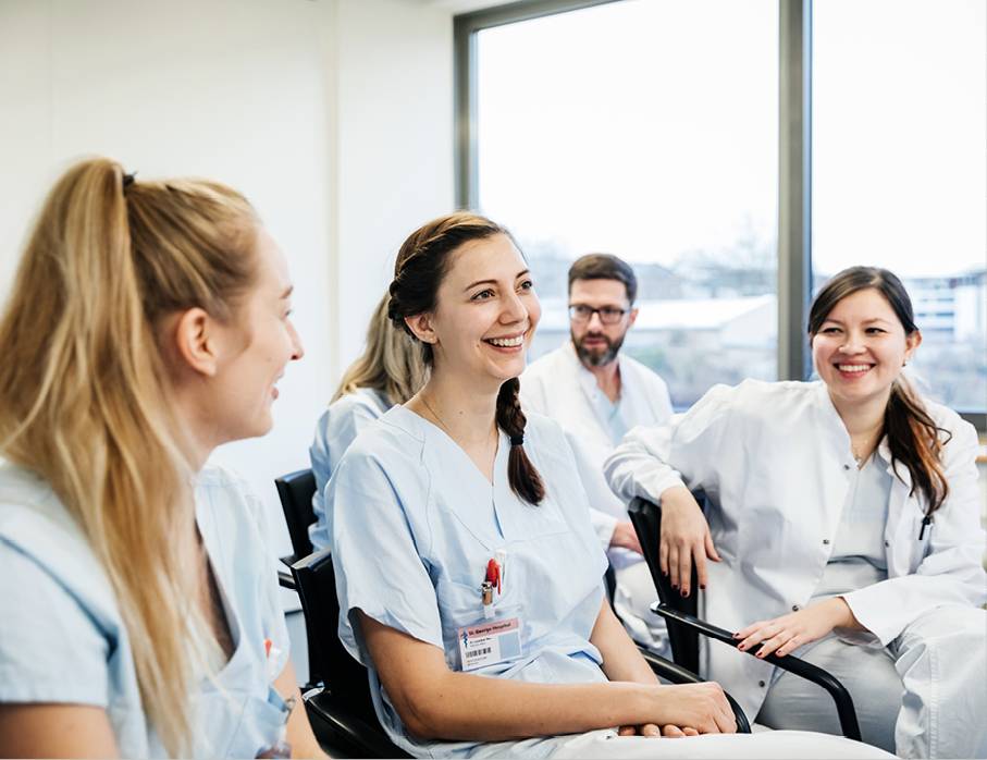 Estudantes de baixa renda de curso de medicina terão ajuda do governo