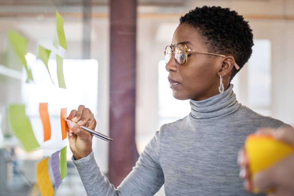 Gestão estratégica transforma saúde mental e produtividade no trabalho