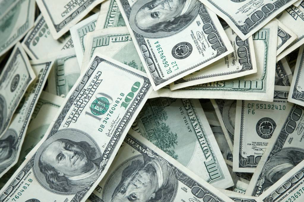 Inflação dos EUA cede menos que o esperado e derruba bolsas