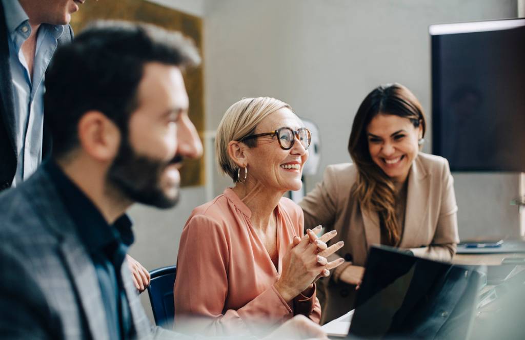 Gente feliz dá lucro e não enche o saco