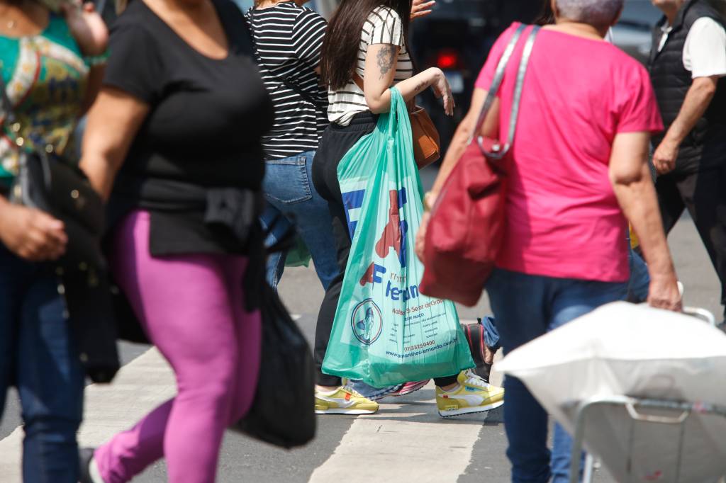 Natal e Ano-Novo: Cerca de 110 mil vagas temporárias serão abertas para o fim do ano no comércio