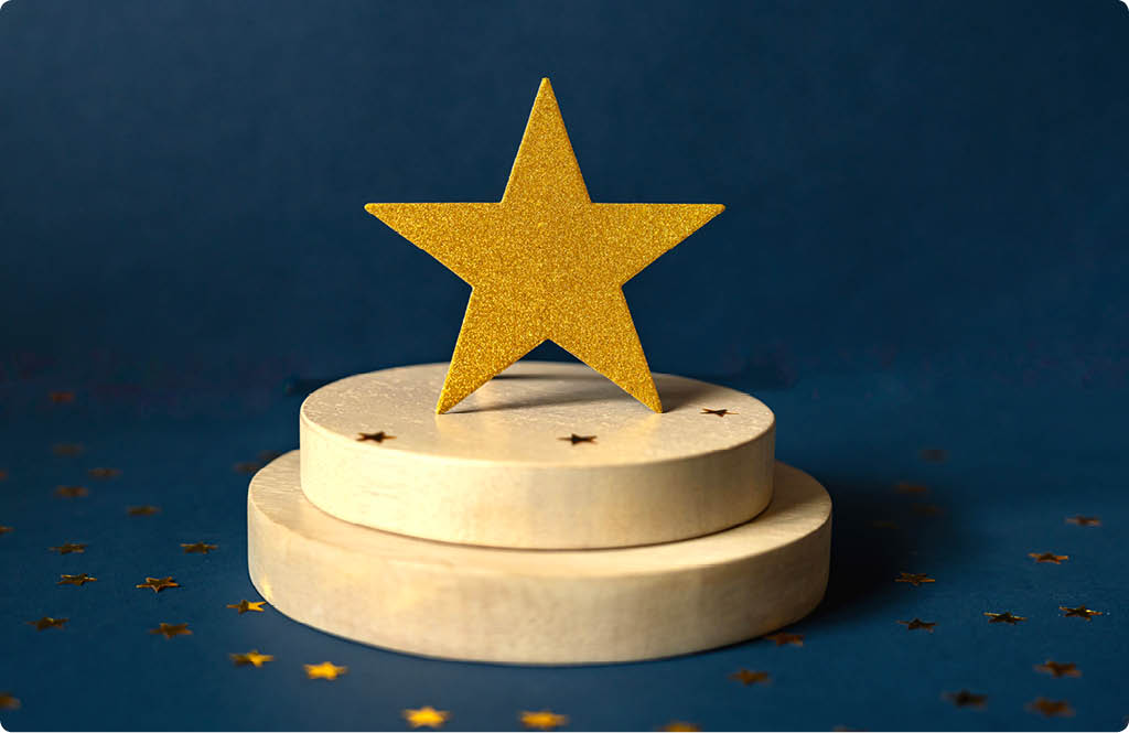 Imagem de uma estrela em um pedestal.